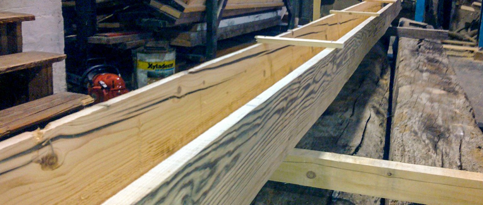 http://www.anticolegno.it/wp-content/uploads/2018/03/scatole-di-rivestimento-in-legno-antico-1600x680.jpg