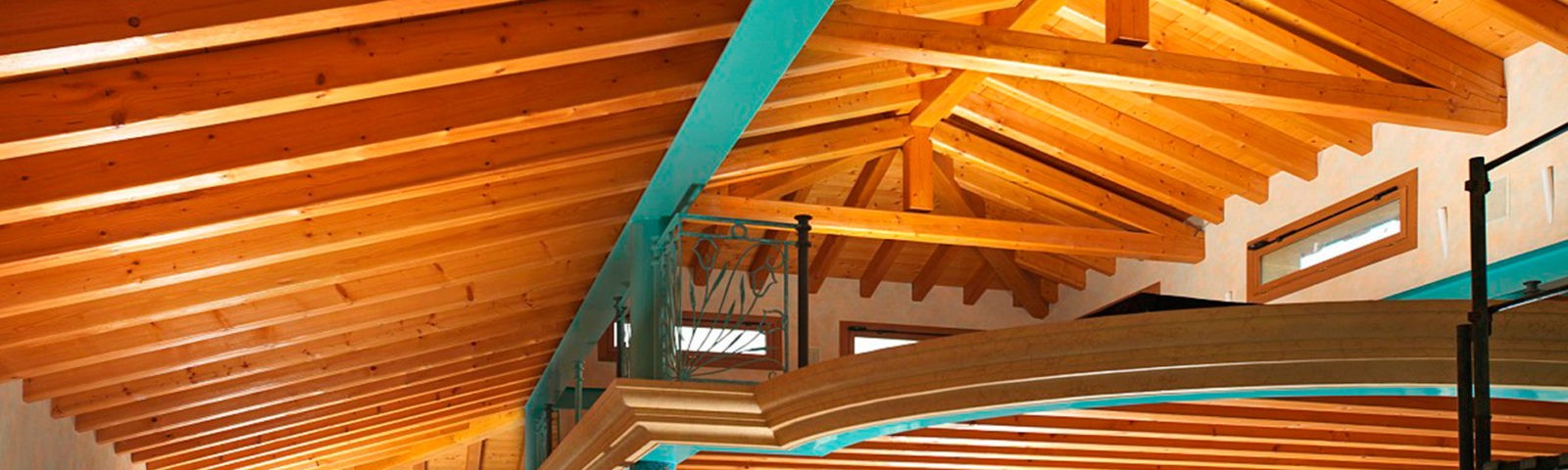 Travi massiccie abete spazzolate e spigolate a mano Travi massiccie abete spazzolate e spigolate a mano